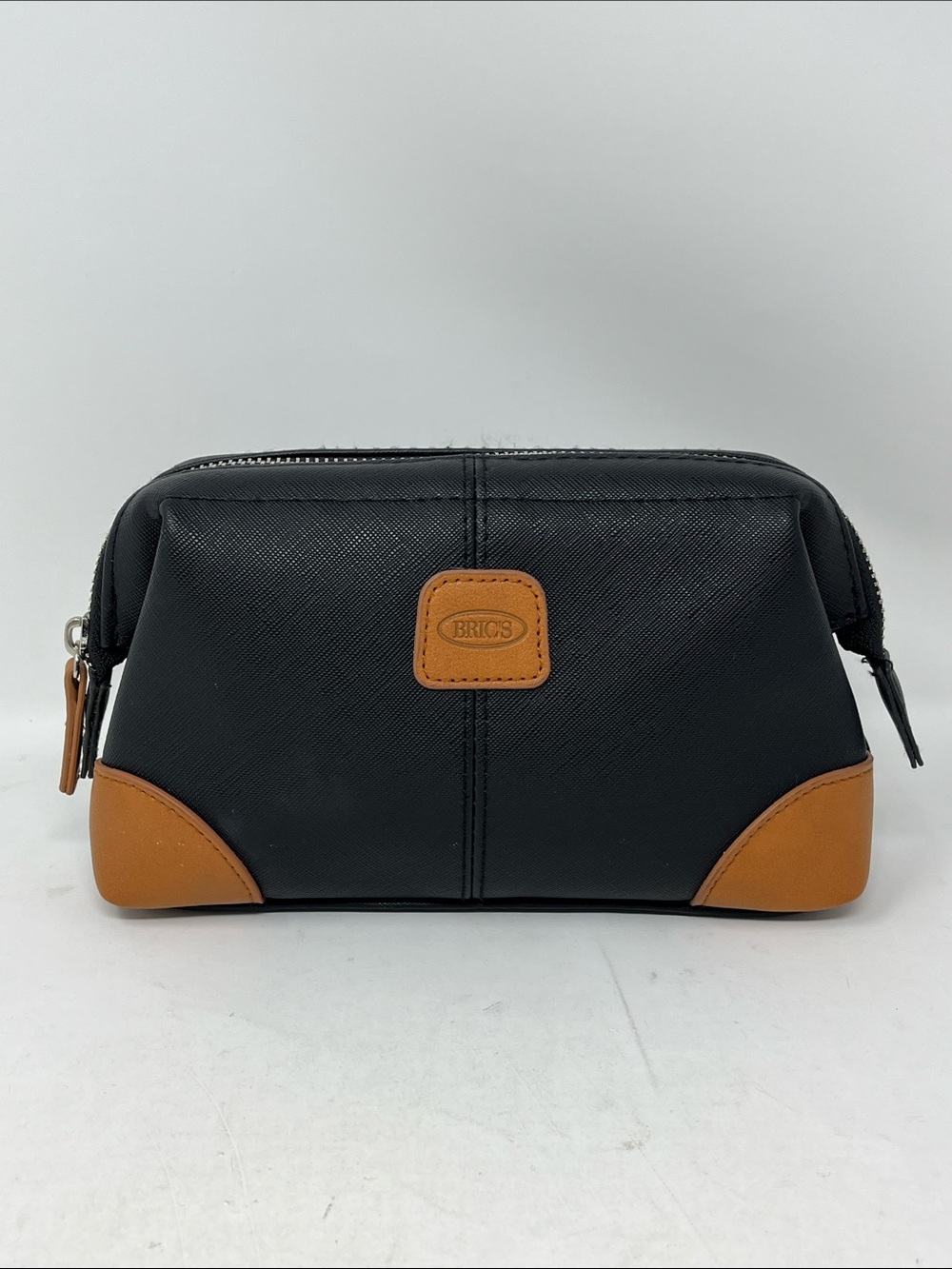BRIC’S TRAVEL TOILETRY ZIPPER BAG QATAR AIRLINES BLACK AND TAN